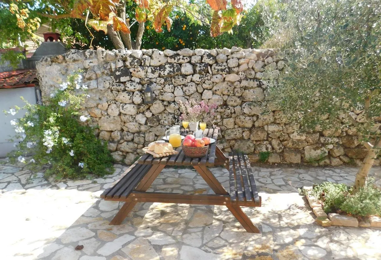 Adonino Residence-The House Of Pomegranates Lakithra Дом отдыха