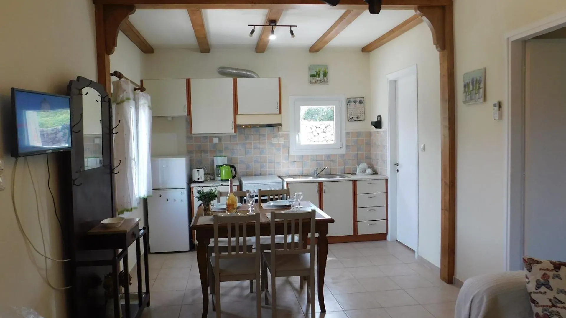 Дом отдыха Adonino Residence-The House Of Pomegranates Lakithra