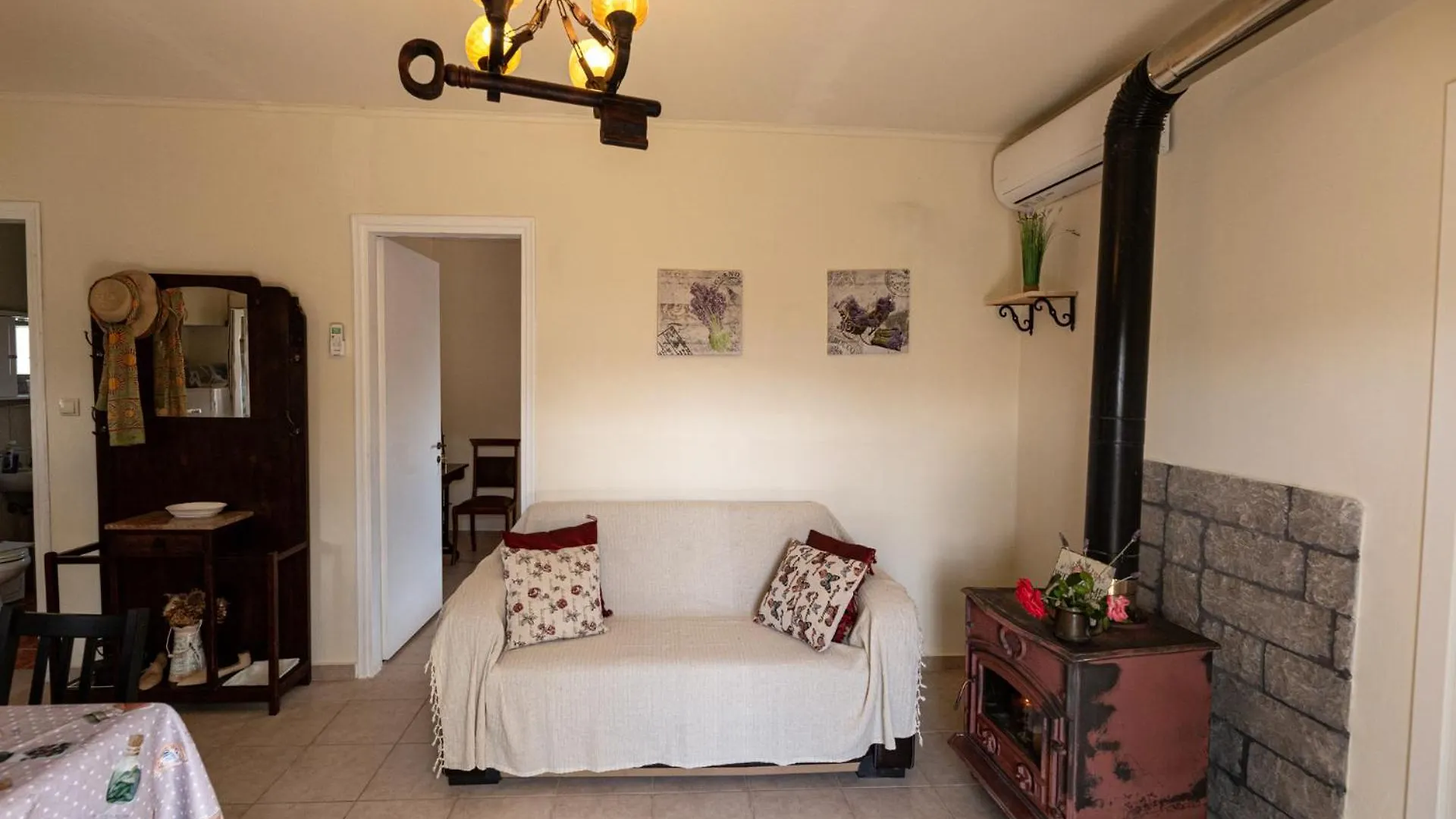 別荘 Adonino Residence-The House Of Pomegranates Lakíthra