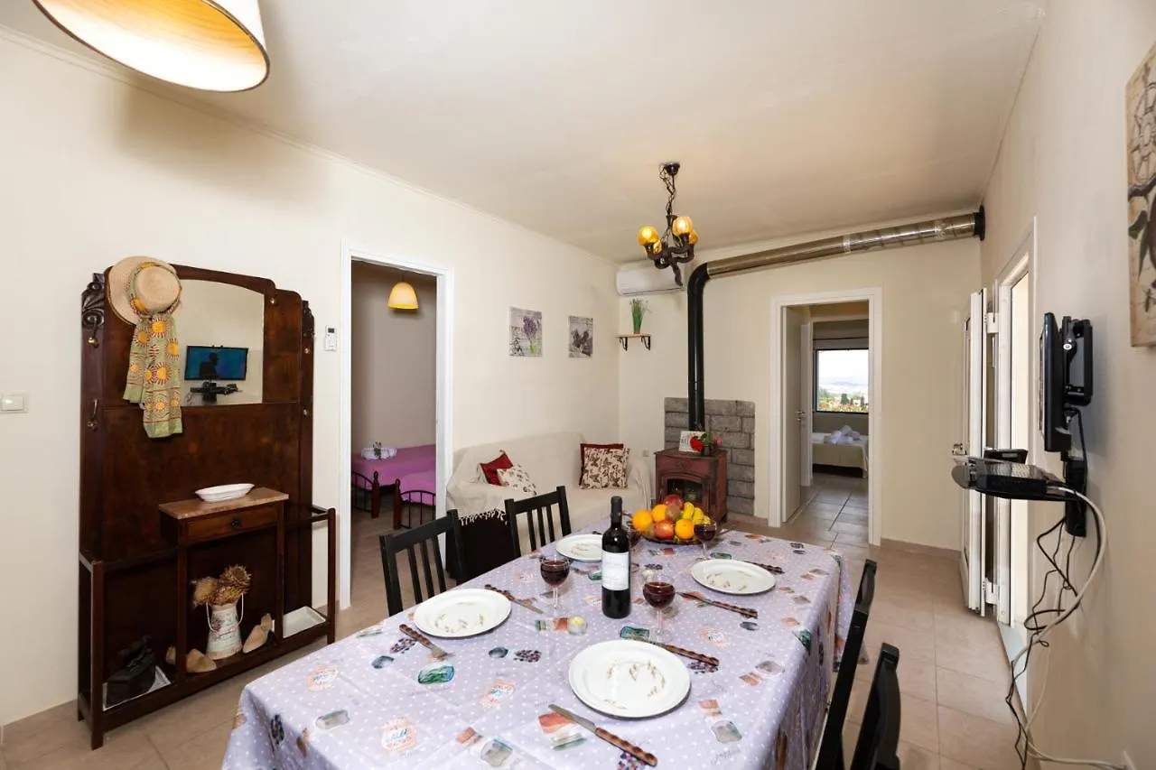 別荘 Adonino Residence-The House Of Pomegranates Lakíthra