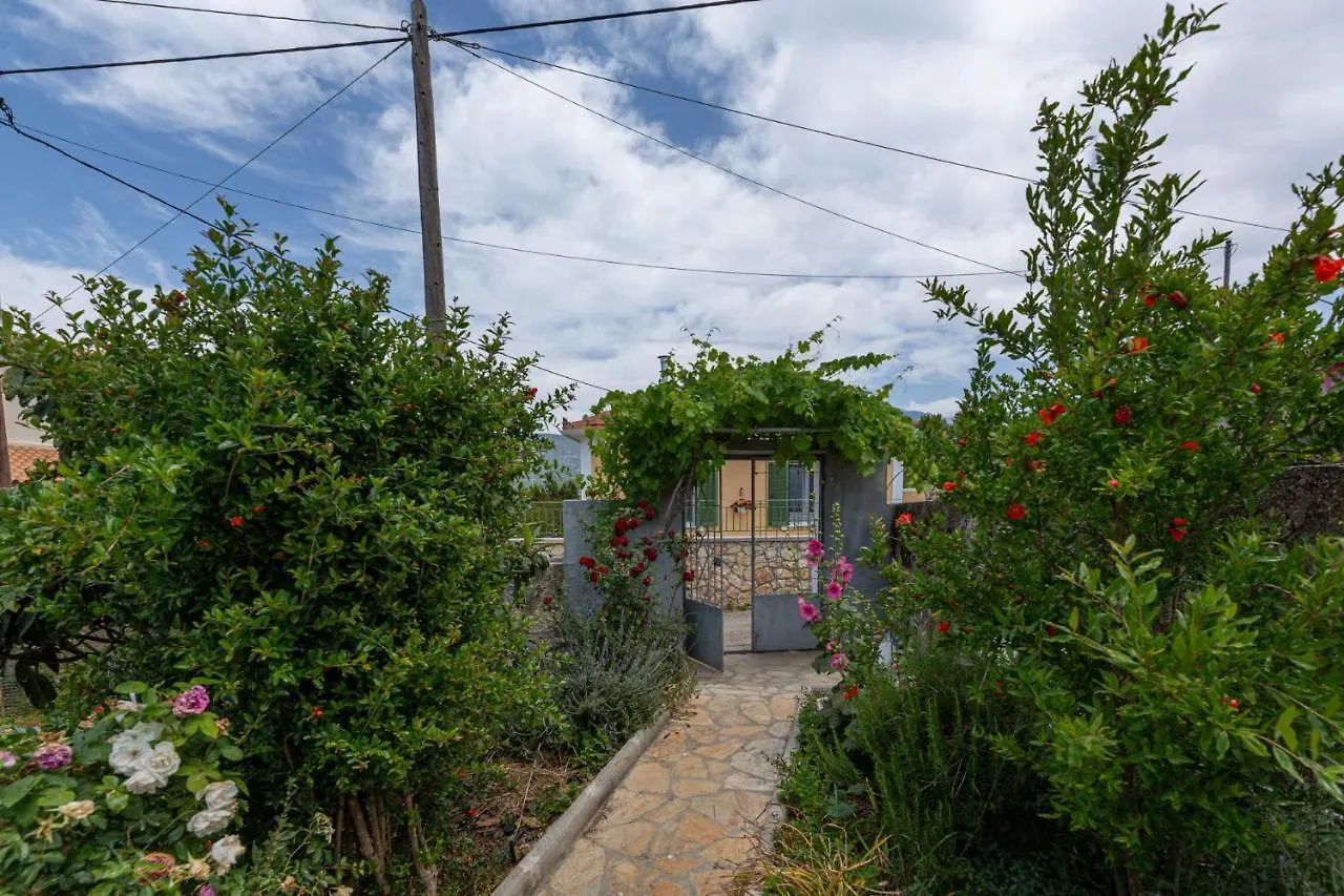 別荘 Adonino Residence-The House Of Pomegranates Lakíthra